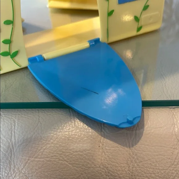 Peppa Pig Pink and Yellow Castle Playset - Picture 9 of 9